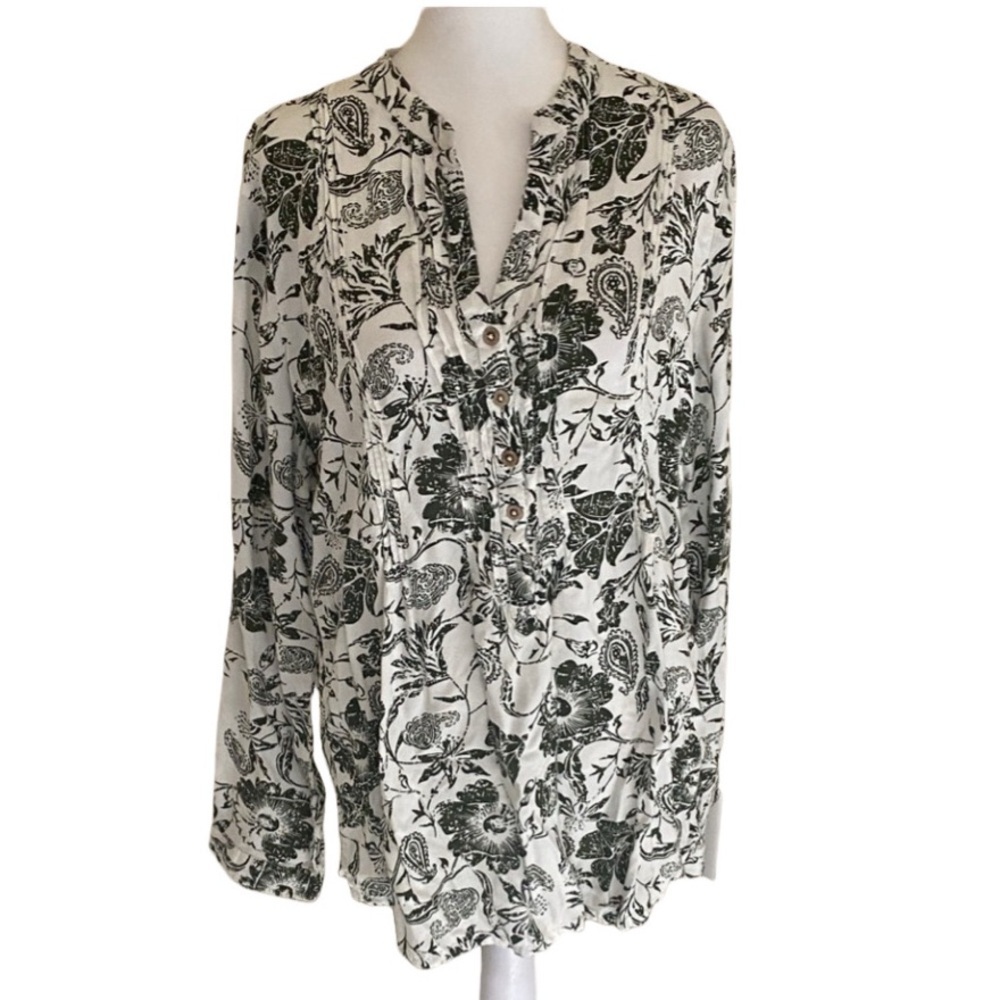 Natural Reflections Floral Green and White Women's Pullover V Neck Top. Size XL.
